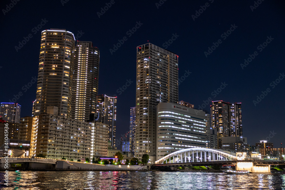 Naklejka premium 明石町側から見る勝鬨橋 夜