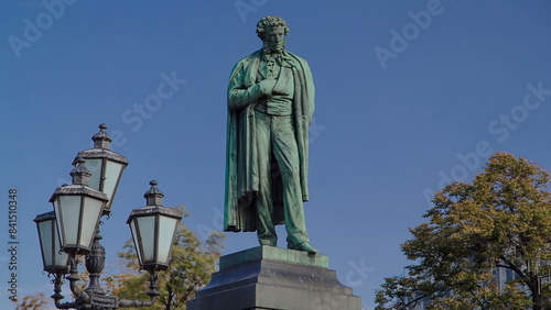 Canvastavla Monument to russian poet Alexander Pushkin on Pushkin Square timelapse hyperlaps