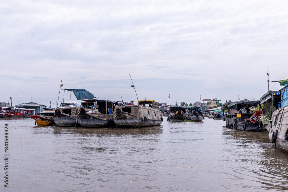 Photo of the floating market in the mekong delta in Can Tho province in Vietnam.
