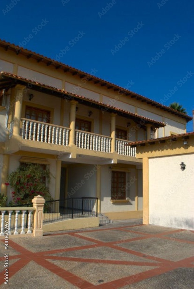 Fototapeta premium Nuestra arquitectura comprende nuestra herencia española,asi que podemos encontrar muchos ejemplos de arquitectura colonial,por supuesto otra mucho mas actual y moderna.