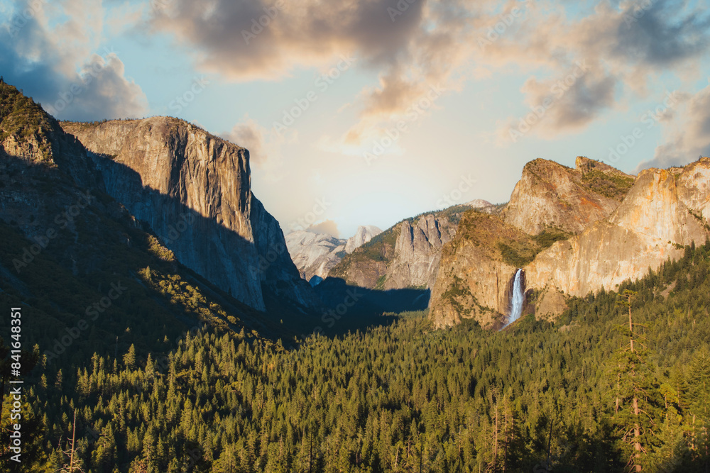 Yosemite National Park, the Valley from Tunnel View