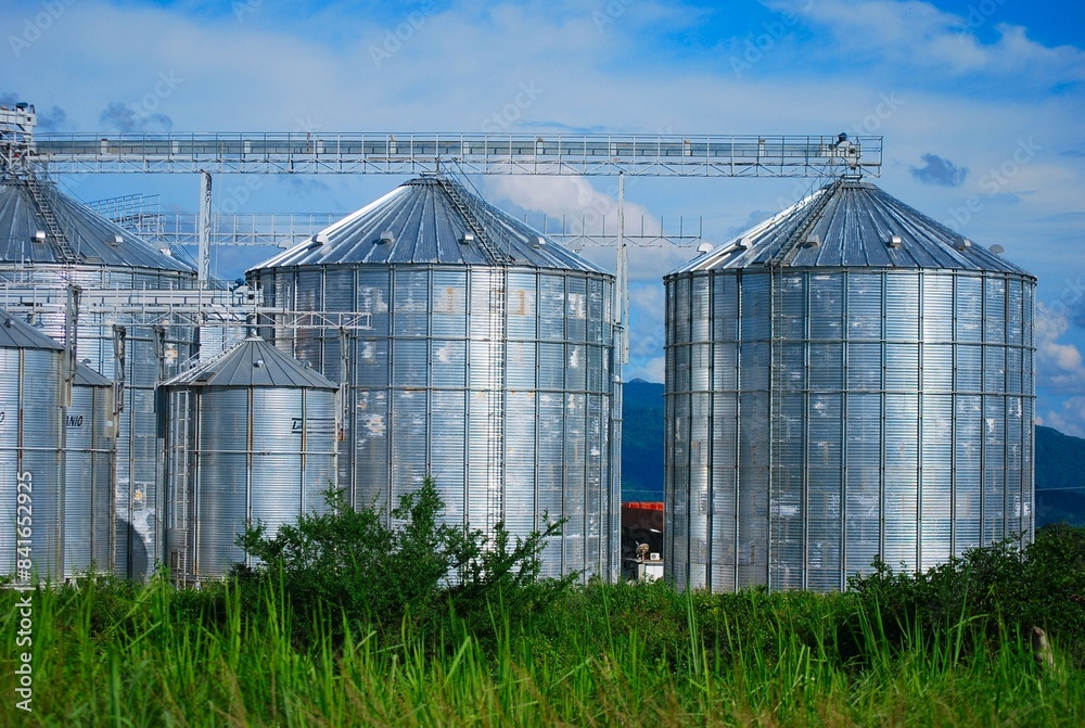 Silos en el estado de Yaracuy.
La produccion de granos debe ser preservada adecuadamente y lo mejor para eso son los silos. Silos en el estado de Yaracuy.
La produccion de granos debe ser preservada adecuadamente y lo mejor para eso son los silos.