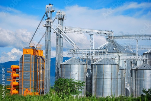 Silos en el estado de Yaracuy.
La produccion de granos debe ser preservada adecuadamente y lo mejor para eso son los silos. photo