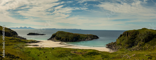 Schilderij op canvas Panoramic image of Kilvickeon Beach, in the Isle of Mull, Scotland, with views o