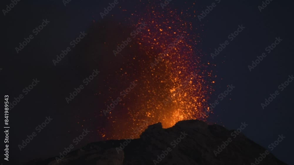 Volcan de fuego night time eruption