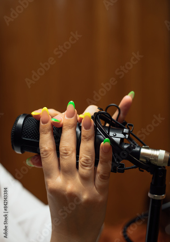 Konstfotografi Female singer holding microphone