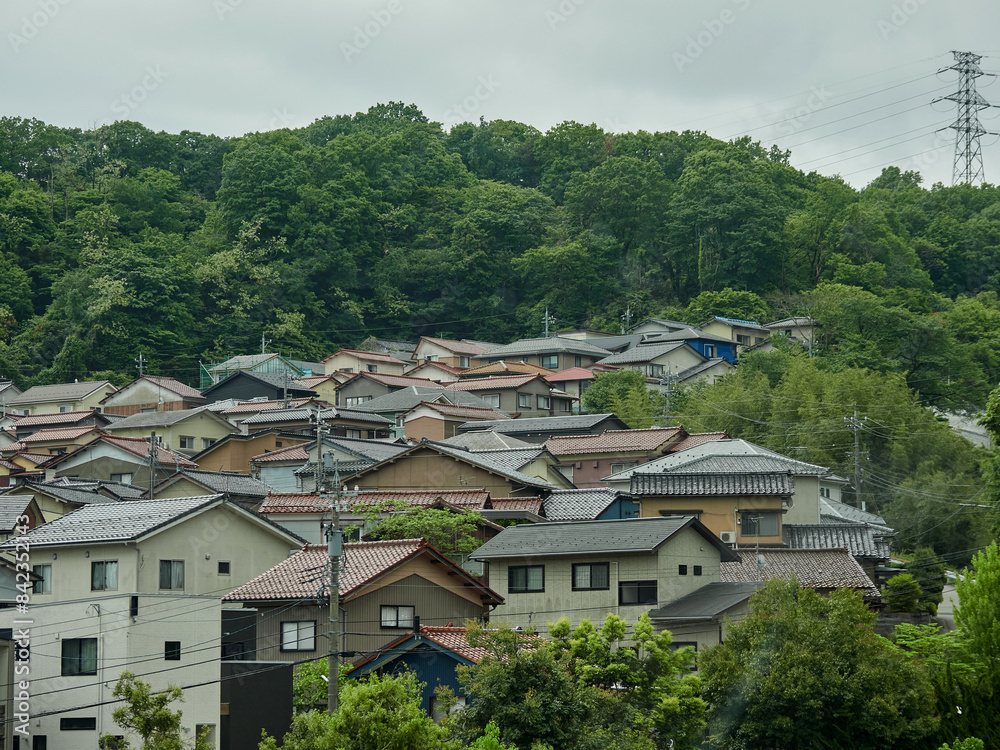 初夏の金沢市の山沿いの住宅地の風景 初夏の金沢市の山沿いの住宅地の風景