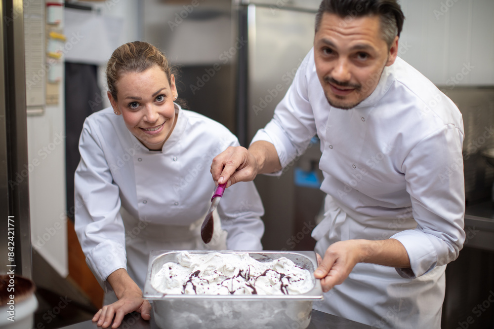 Fotografie two people making ice cream production