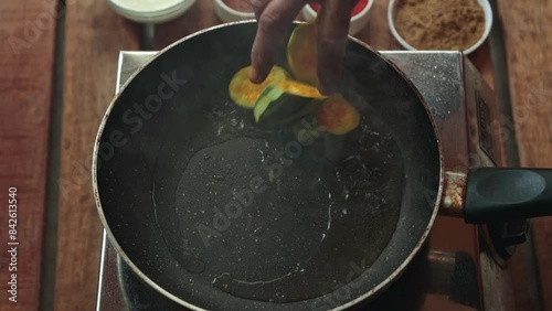 how to frying parwal(patol)  or pointed ground photo