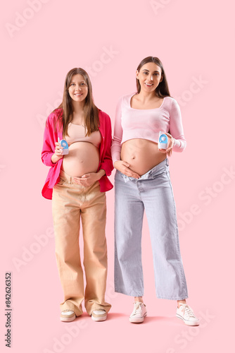 Pregnant female friends wit...