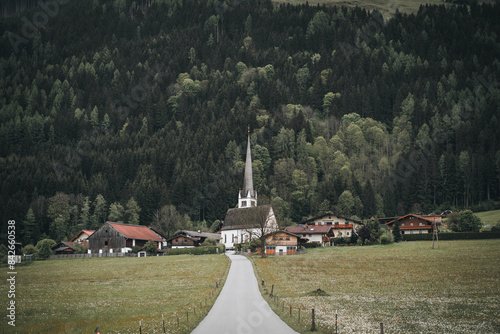 Kirche im Dorf bei Maishofen photo