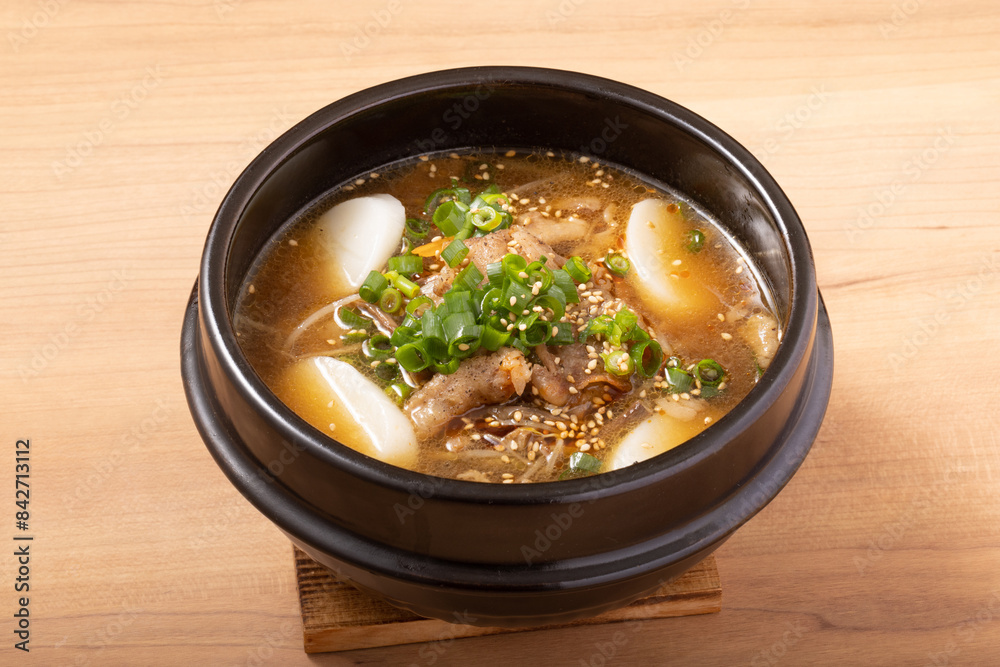 トック(韓国餅)入りカルビスープ (カルビクッパ風) トック(韓国餅)入りカルビスープ (カルビクッパ風)