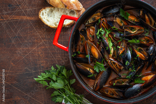 steamed mussels in tomato sauce