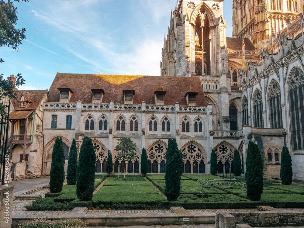 Fototapeta premium Inner yard of Cathédrale Notre-Dame de Rouen (Rouen Cathedral)