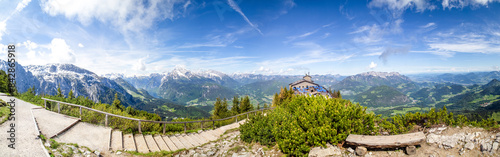 Blick vom Gipfel über das Kehlsteinhaus, Obersalzberg, Mannlsteig, Berchtesgaden, Deutschland  photo