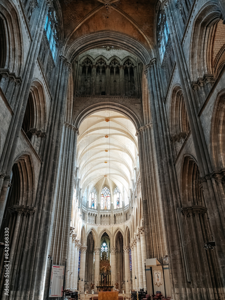 Fototapeta premium Interior of Cathédrale Notre-Dame de Rouen (Rouen Cathedral)