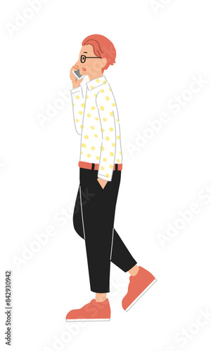 電話をかける男性