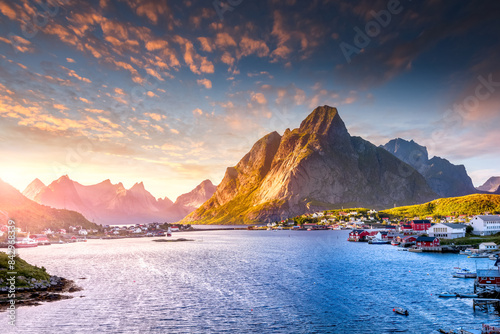 Reine, Lofoten, Norwegen  photo