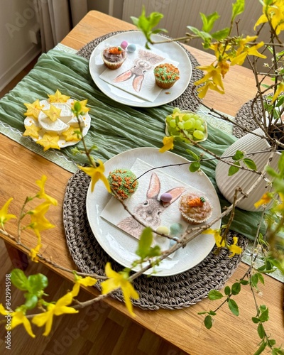 Tischdekoration zu Ostern Esstisch Osterbrunch christliche Feiertage Osterhase