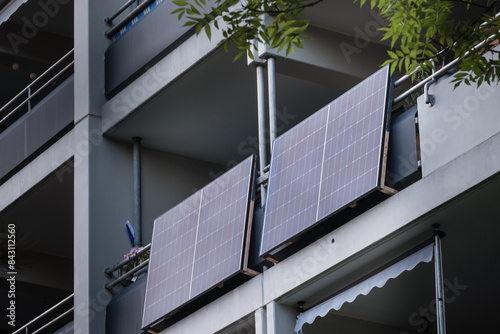 Balkonkraftwerk / private PV-Anlage an Balkon an Wohnhaus für Stromerzeugung photo