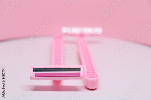 women's pink razors with two blades on a white and pink background