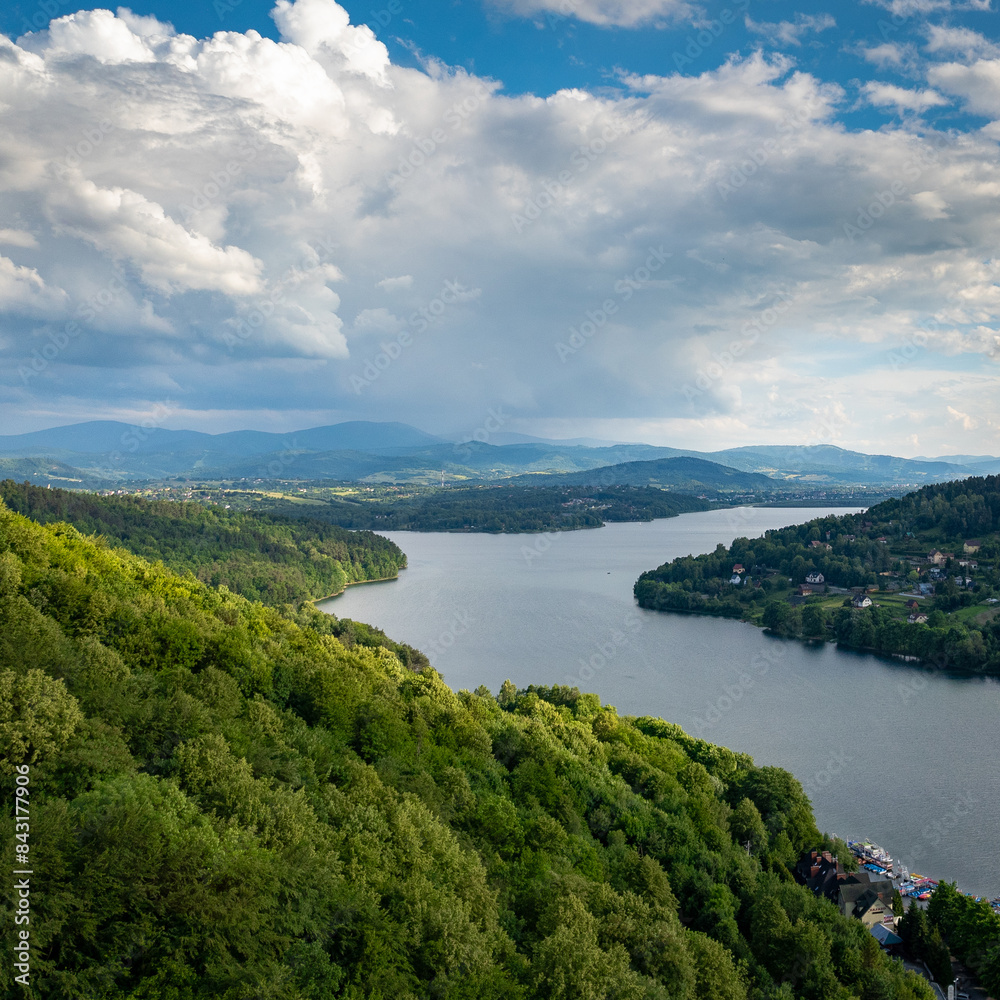Jezioro żywieckie - Panorama na Beskidy - Ujęcie lotnicze