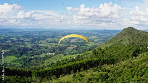 Paraglider em cidade de Poços de Caldas - Minas Gerais - Brasil