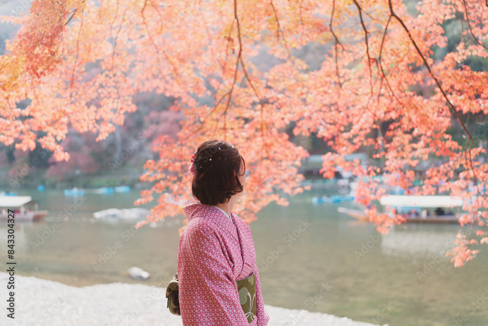 Φωτογραφία Woman in Kimono in Arashiyama in Autumn in Kyoto, Japan