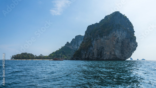 Obraz na płótnie longtail boat trip to ko poda and chicken island in krabi in thailand w salonie