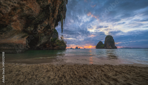 Obraz na płótnie sunset from railay beach, princess cave in krabi in thailand w salonie