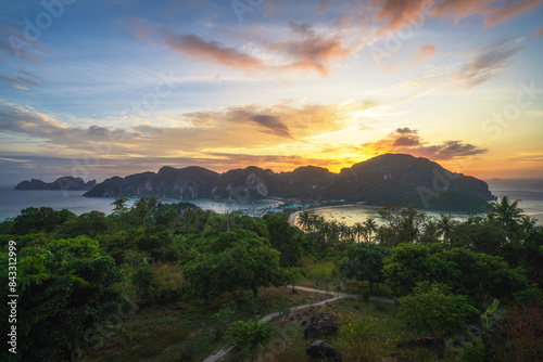 Obraz na płótnie sunset on ko phi phi viewpoint in thailand w salonie