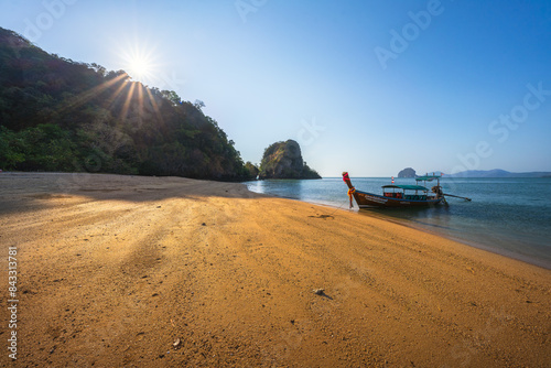 Obraz na płótnie sunrise at tropical beach on nok island in thailand w salonie