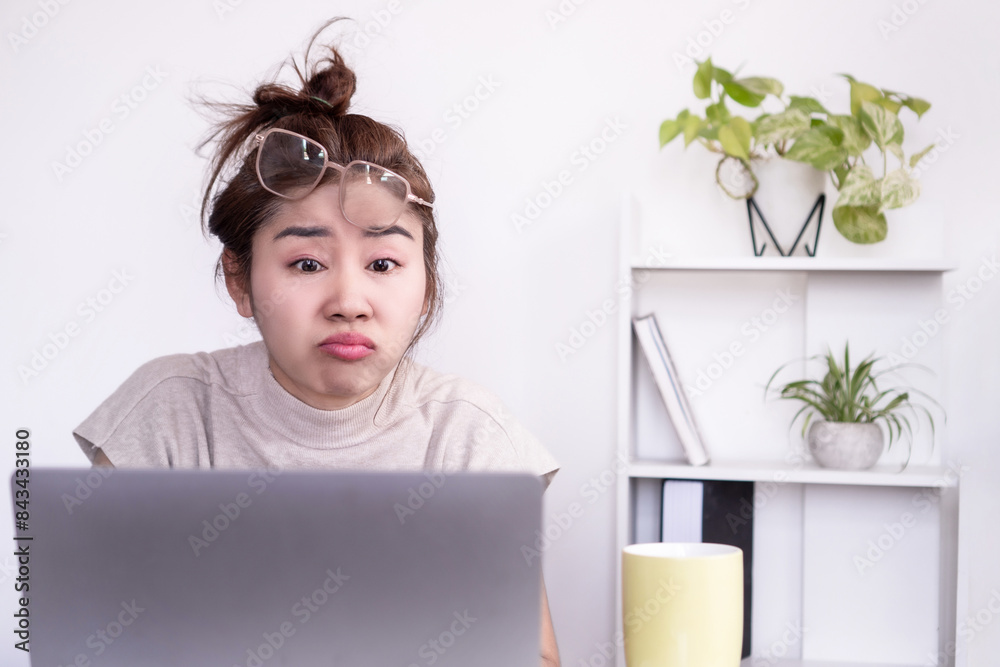 Φωτογραφία Asian business woman busy working hard on computer at office, overworked and wor