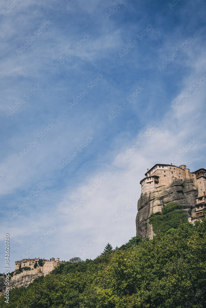 アレオパゴスの丘の丘から見えるアクロポリスの丘の建造物群 Stock Photo Adobe Stock