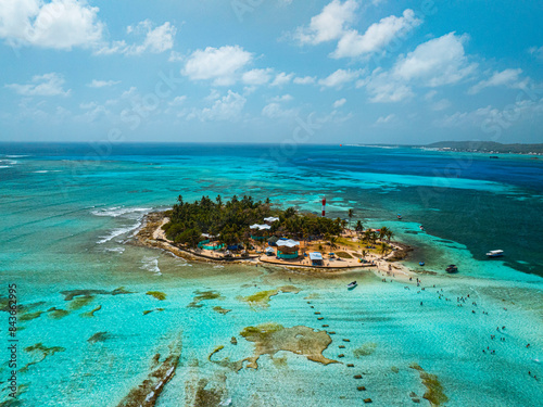 Quadro su tela Johnny Cay island in San Andres - Tropics in Colombia by drone