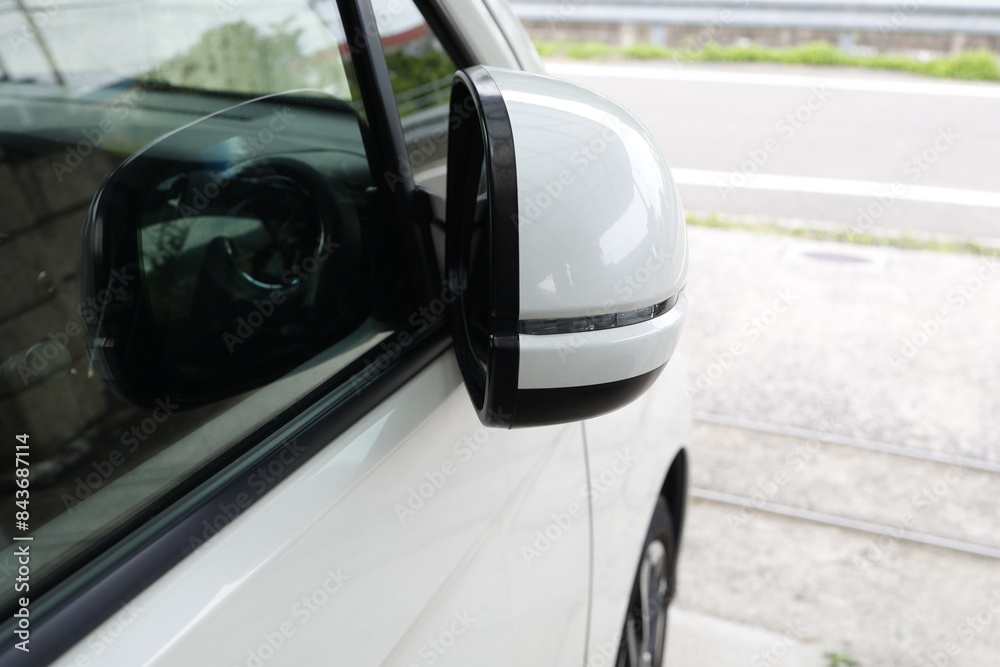 Fototapeta premium 折り畳んだ車のサイドミラー