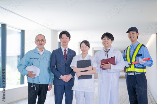Фотография 様々な職種で働く人々