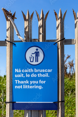No littering sign on a metal fence