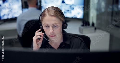 Foto CCTV, headset and security with woman in control room for law enforcement or surveillance