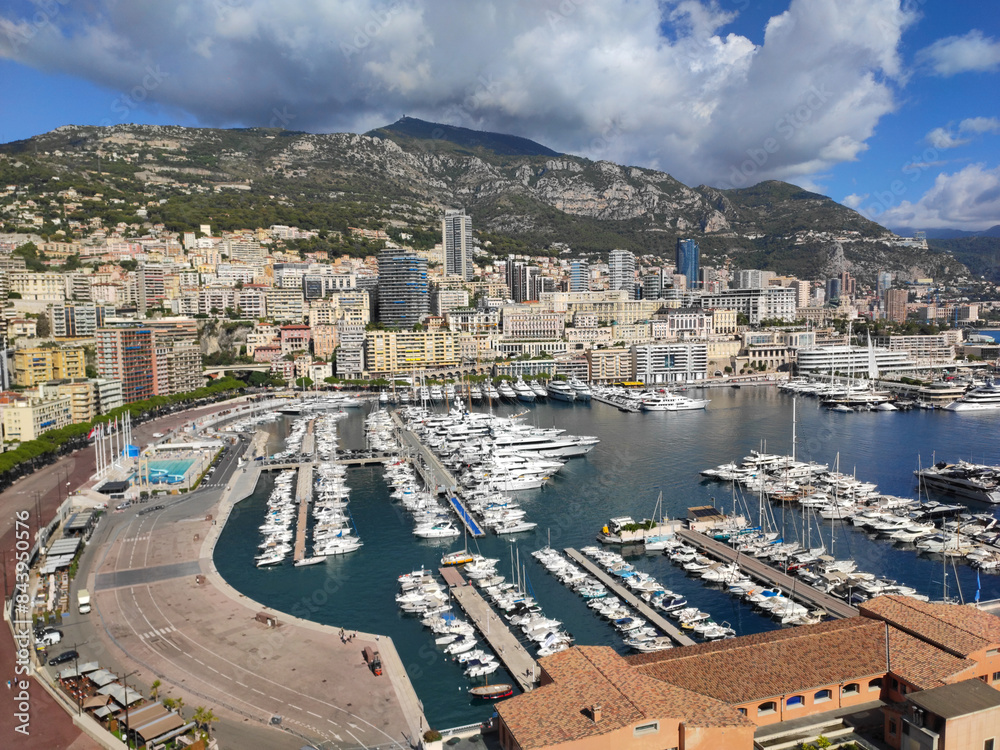The Hercules Port is a natural bay at the foot of the ancestral rock of the princes of Monaco. It is one of the few, if not the only deep-water port of the French Riviera.
