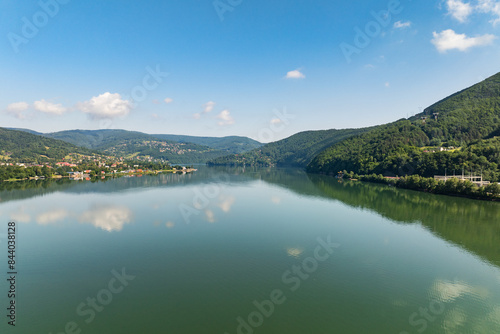 Krajobraz Międzybrodzia i Czernichowa - panorama jeziora