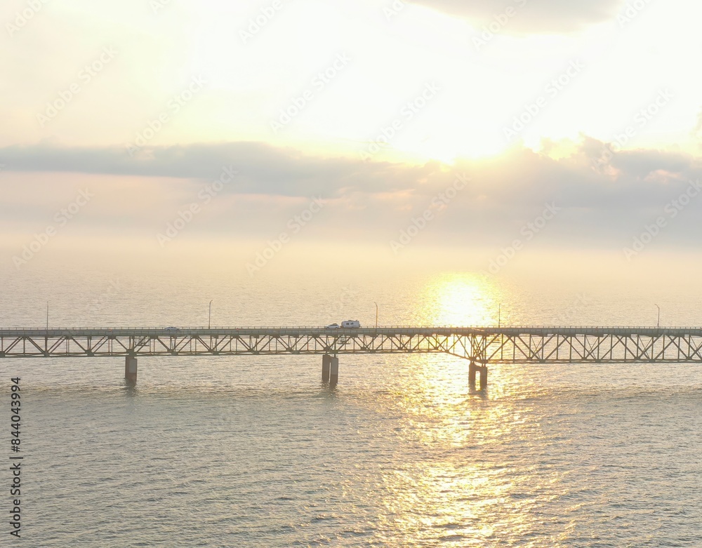 Fototapeta premium Sun setting over the Mackinac bridge