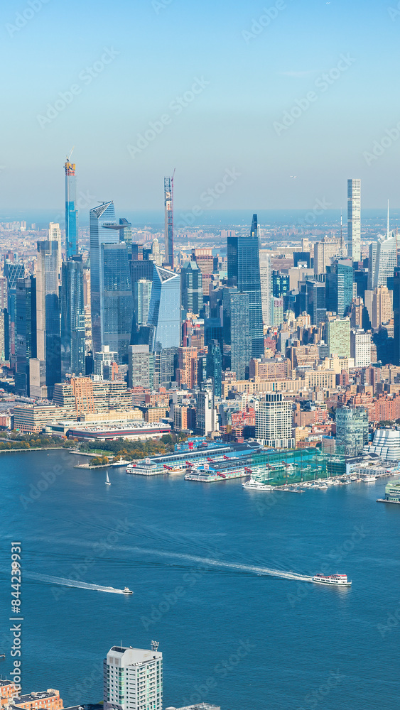 Obraz premium View to New York city skyline from the helicopter