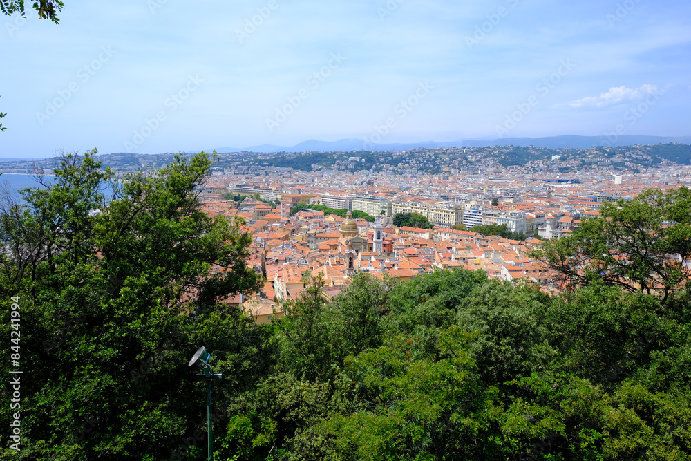Vue sur les toitures de Nice, côte d'azur, depuis la colline du chateau Vue sur les toitures de Nice, côte d'azur, depuis la colline du chateau