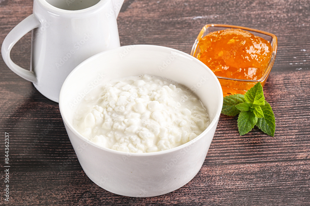 Grain curd with cream and jam Grain curd with cream and jam