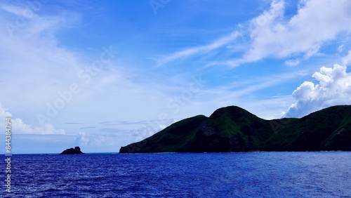 沖縄県阿嘉島からみた慶良間諸島と海の風景