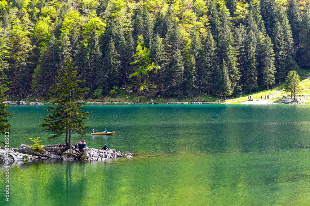 Naklejka premium Der Seealpsee im Alpsteingebirge, Kanton Appenzell Innerrhoden (Schweiz)