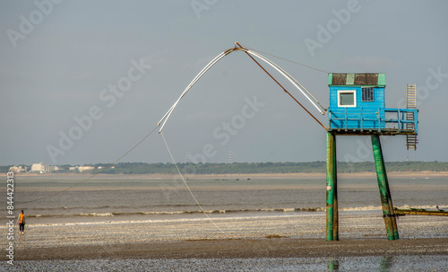 Cabane de pêche au carrelet dans la baie de Saint-Michel-Chef-Chef, Loire-Atlantique, France