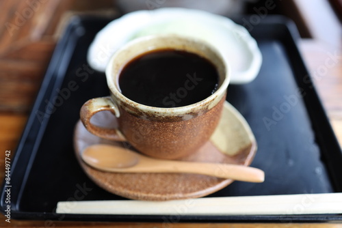陶器で飲むコーヒー