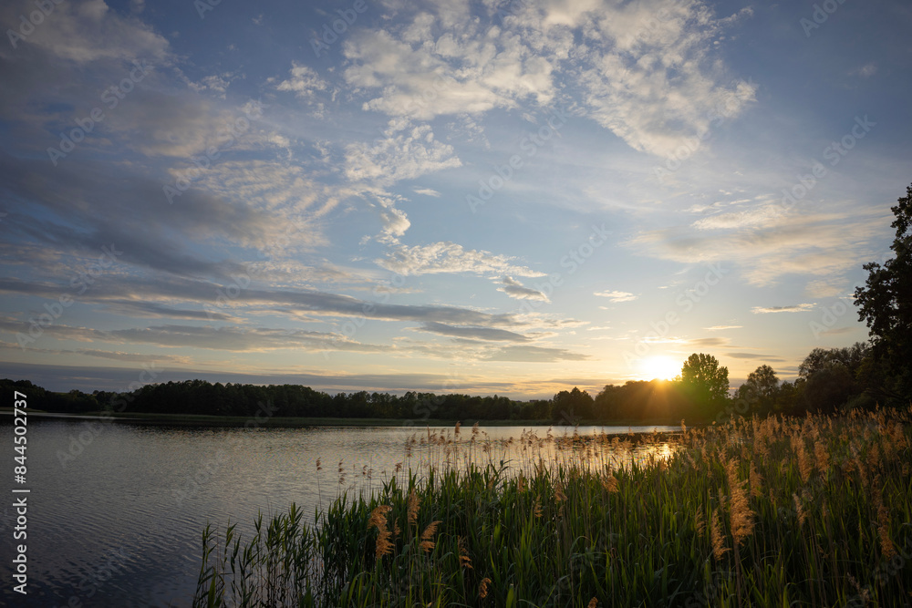 Barlinek. Polska. Maj 2024. Widok na jezioro barlineckie. Zachód słońca. Barlinek. Polska. Maj 2024. Widok na jezioro barlineckie. Zachód słońca.